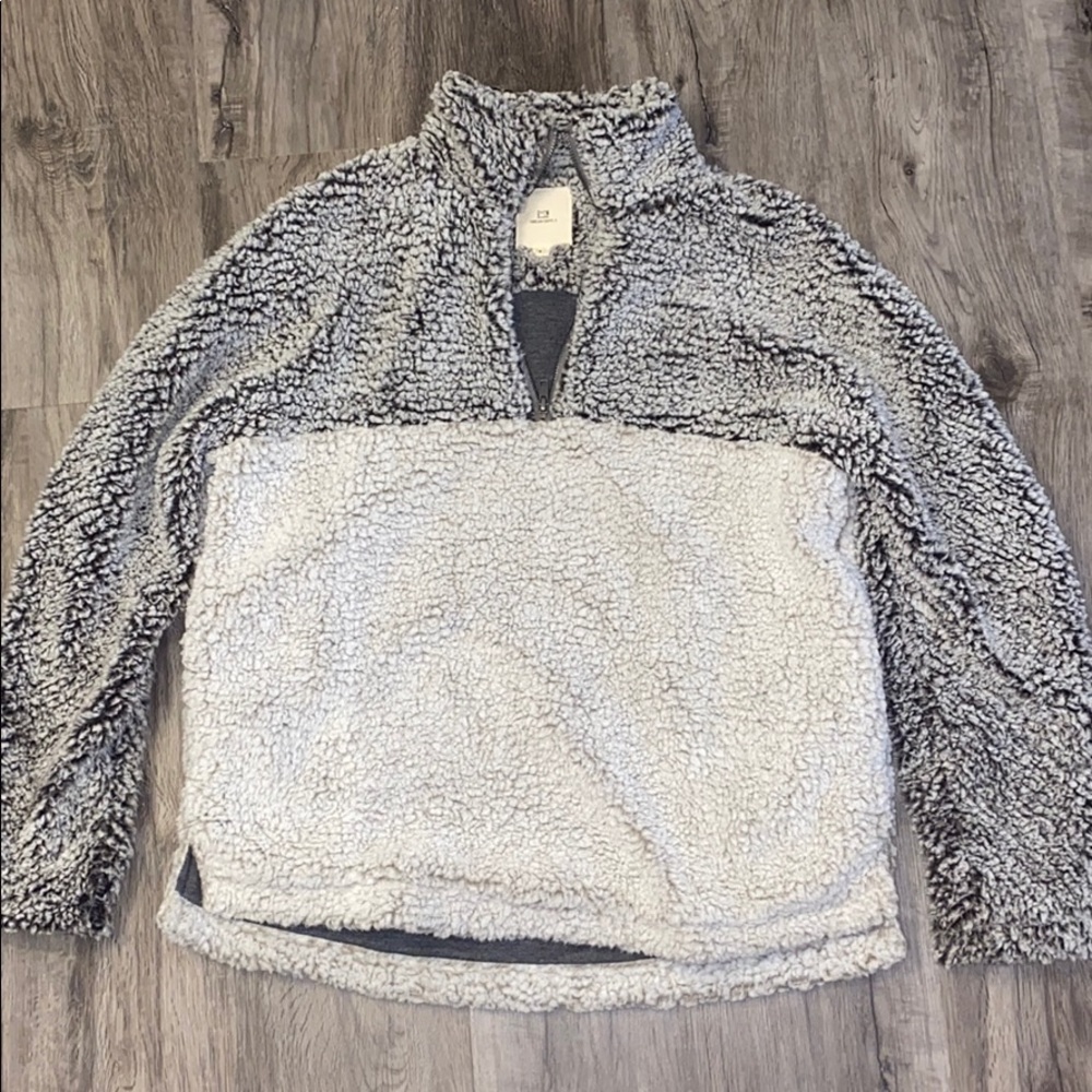 Like new sherpa pull over